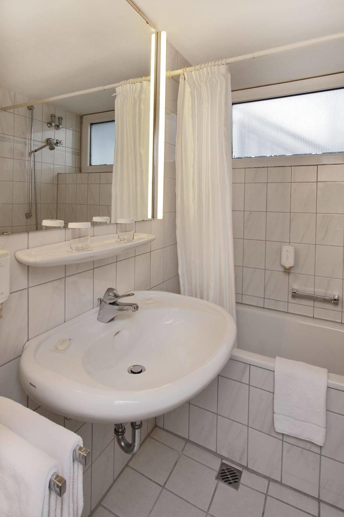 H+ Hotel Зиген Екстериор снимка